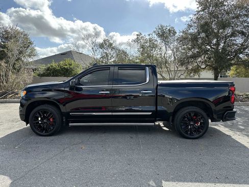 Used 2022 Chevrolet Silverado 1500 High Country w/ High Country Premium Package image 3