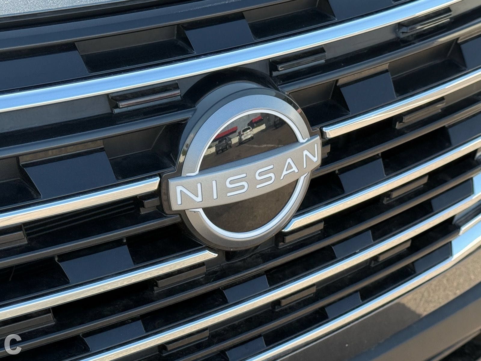 Used 2024 Nissan Rogue SV FWD image 30