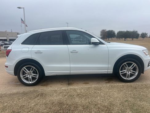 Used 2017 Audi Q5 2.0T Premium Plus w/ Technology Package image 2