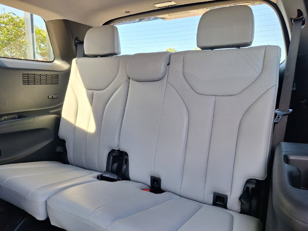 Used 2025 Hyundai Palisade SEL FWD image 12