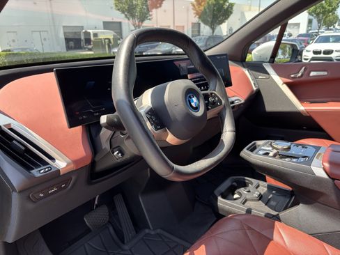 Used 2024 BMW iX xDrive50 w/ Premium Package AWD/4WD image 16