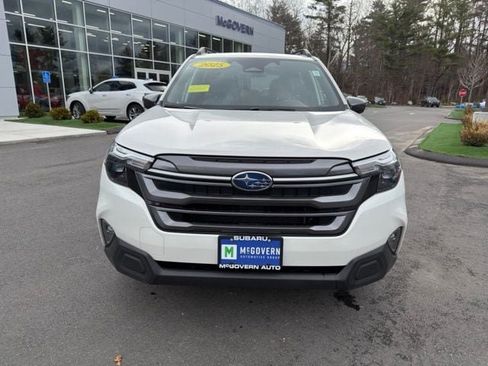 Used 2025 Subaru Forester Premium AWD/4WD image 3