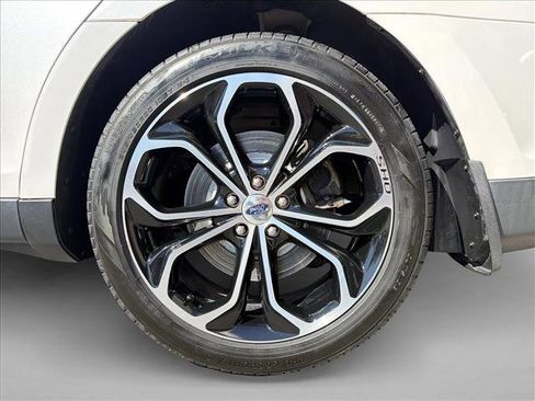 Used 2018 Ford Taurus SHO AWD/4WD image 9