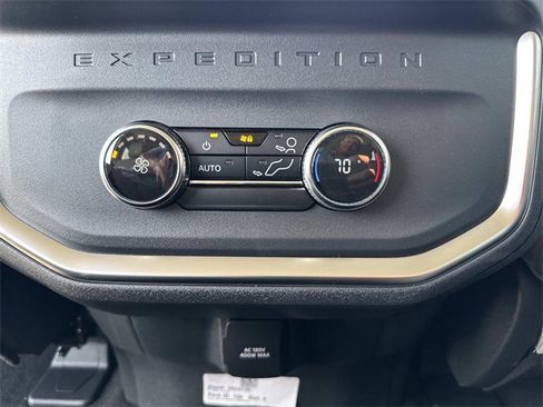 New 2025 Ford Expedition Active image 20