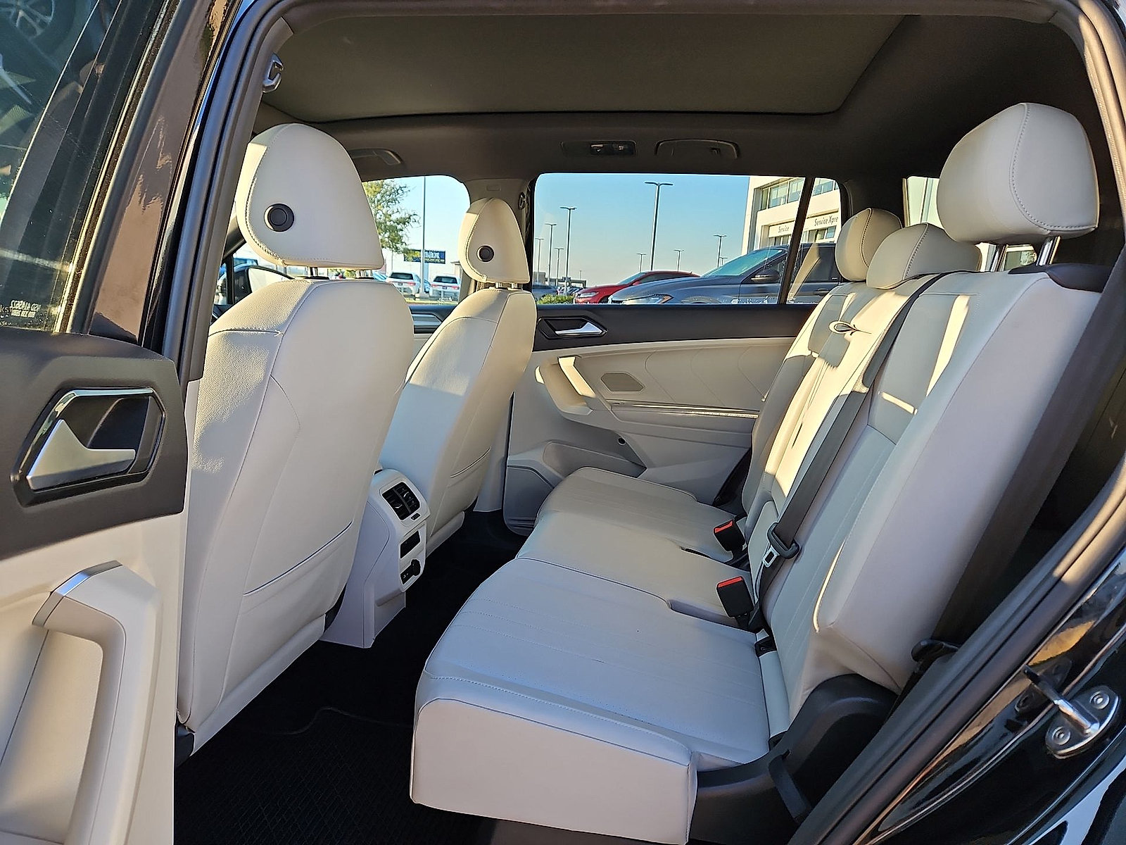 Certified 2024 Volkswagen Tiguan SE R-Line w/ MDO Package, Three-Row FWD image 13