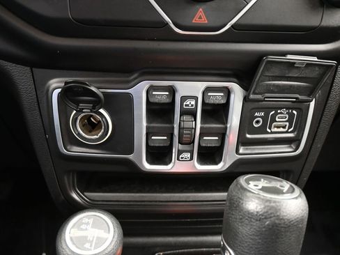 Used 2018 Jeep Wrangler Unlimited Sport S image 22