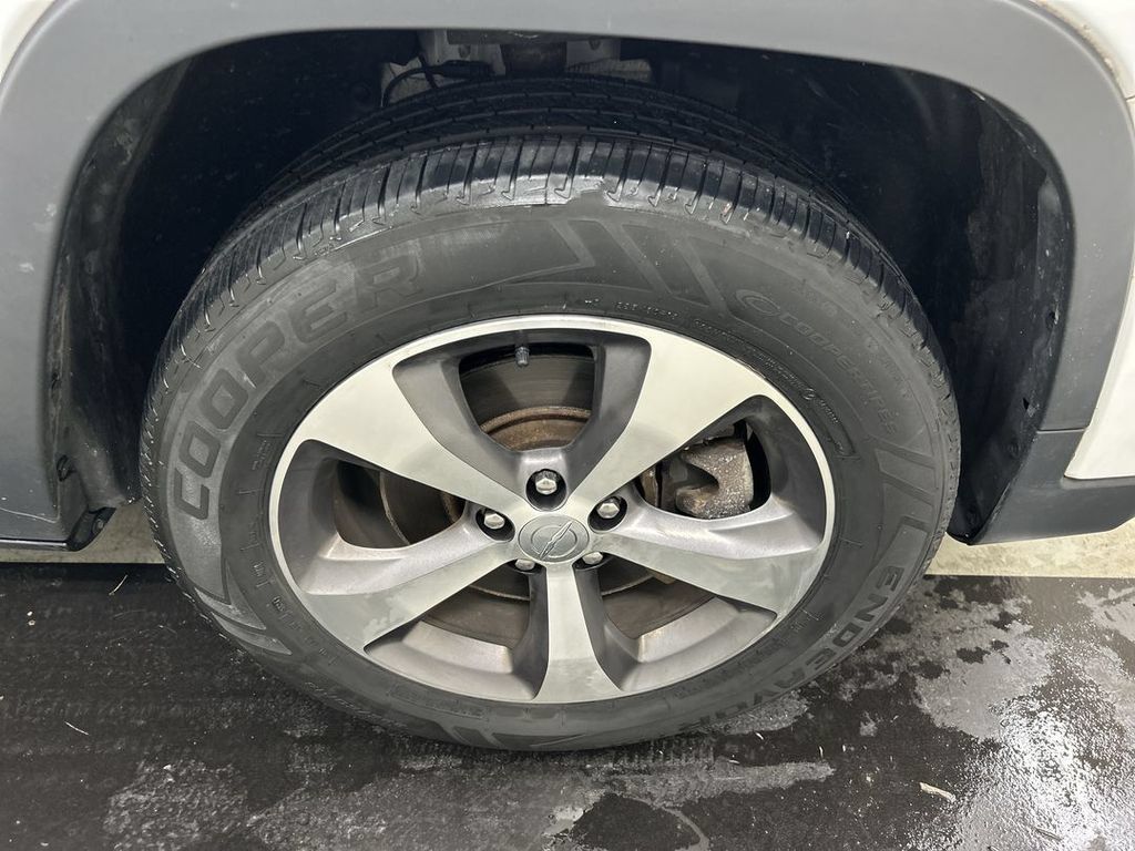 Used 2021 Jeep Cherokee Limited AWD/4WD image 8