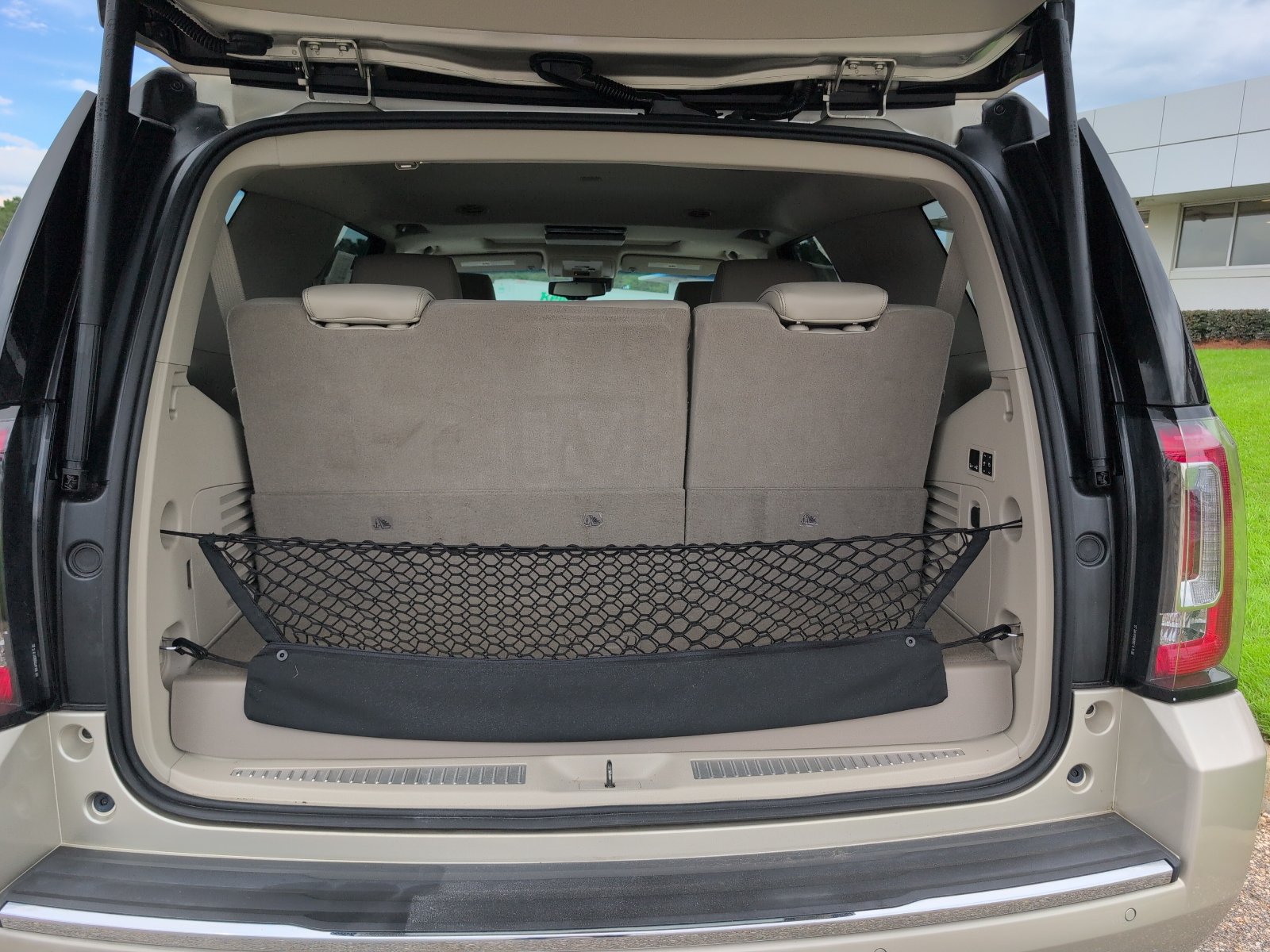 Used 2016 GMC Yukon Denali w/ Open Road Package RWD image 6