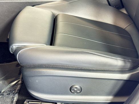 Used 2023 Mercedes-Benz GLA 250 4MATIC w/ Premium Package image 18