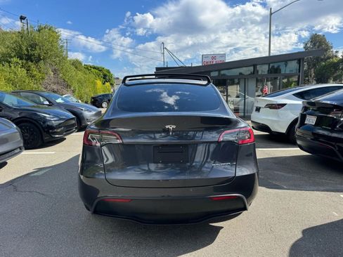 Used 2024 Tesla Model Y Long Range AWD/4WD image 9