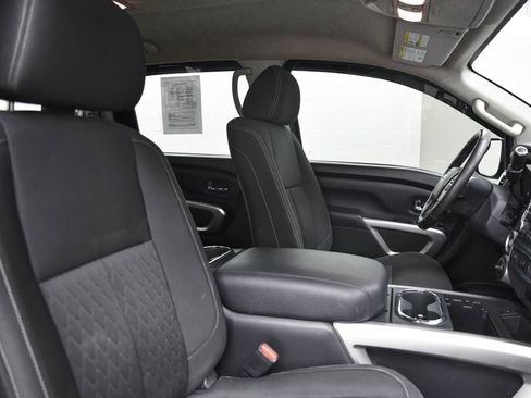 Used 2018 Nissan Titan SV w/ SV Convenience Package image 17