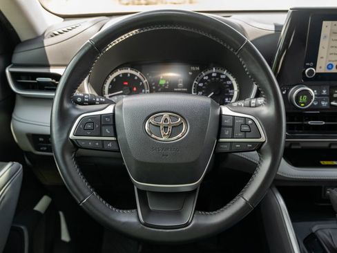Used 2023 Toyota Highlander XLE FWD image 23