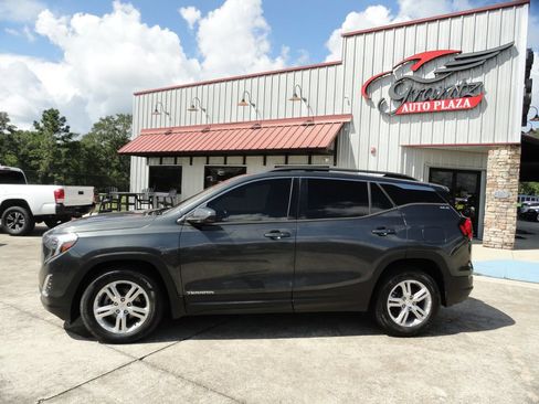Used 2019 GMC Terrain SLE w/ Driver Convenience Package FWD image 3