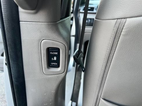 Used 2011 Honda Odyssey EX-L image 26