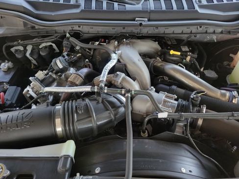 Used 2022 Ford F350 Platinum w/ Tremor Off-Road Package AWD/4WD image 30