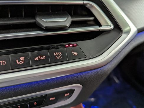 Used 2022 BMW X6 xDrive40i w/ Premium Package image 21