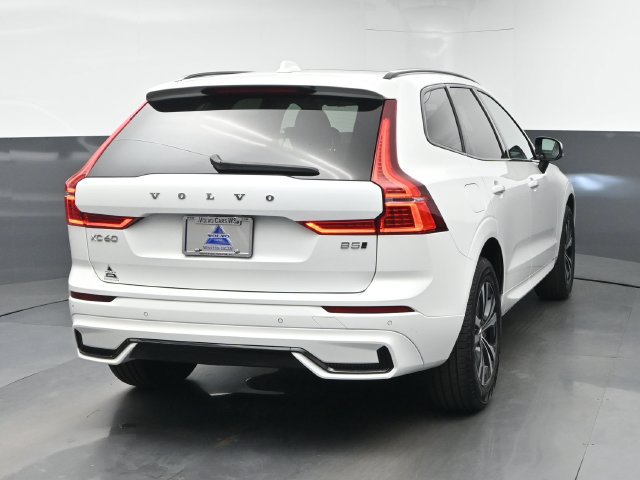 Used 2024 Volvo XC60 B5 Core w/ Climate Package AWD/4WD image 8