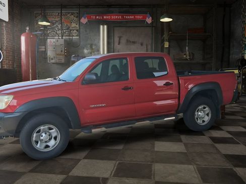Used 2015 Toyota Tacoma PreRunner w/ Convenience Package RWD image 3