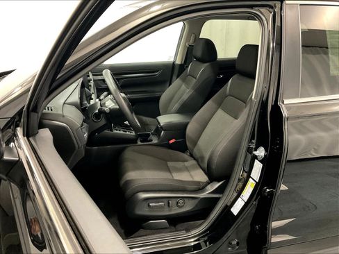 Used 2025 Honda CR-V EX image 10