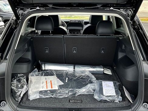 New 2026 Volkswagen Tiguan SE image 23