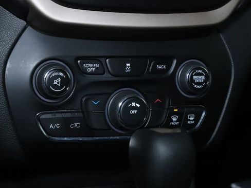 Used 2015 Jeep Cherokee Latitude w/ Cold Weather Group image 25