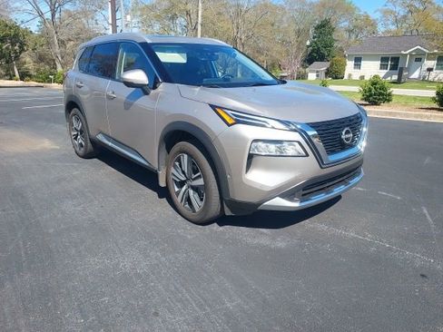 Used 2023 Nissan Rogue Platinum w/ Platinum Premium Package image 2