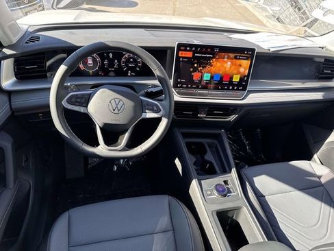 New 2026 Volkswagen Tiguan SE FWD image 6