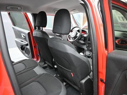 Used 2023 Jeep Renegade Trailhawk AWD/4WD image 18