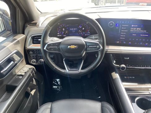 Used 2025 Chevrolet Suburban LT w/ Comfort Package AWD/4WD image 13