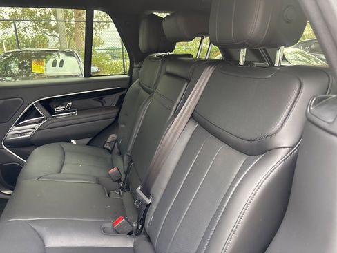 Used 2024 Land Rover Range Rover SE image 9