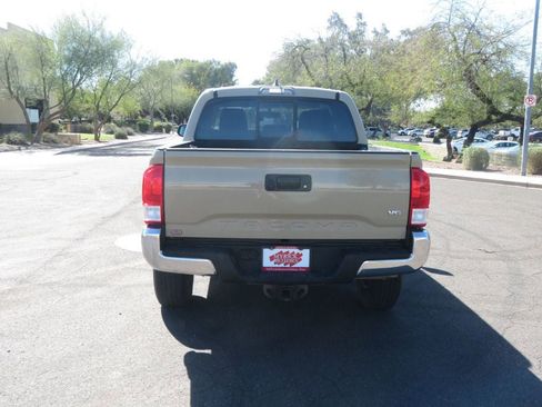 Used 2016 Toyota Tacoma SR5 w/ SR5 Appearance Package (SN) image 12