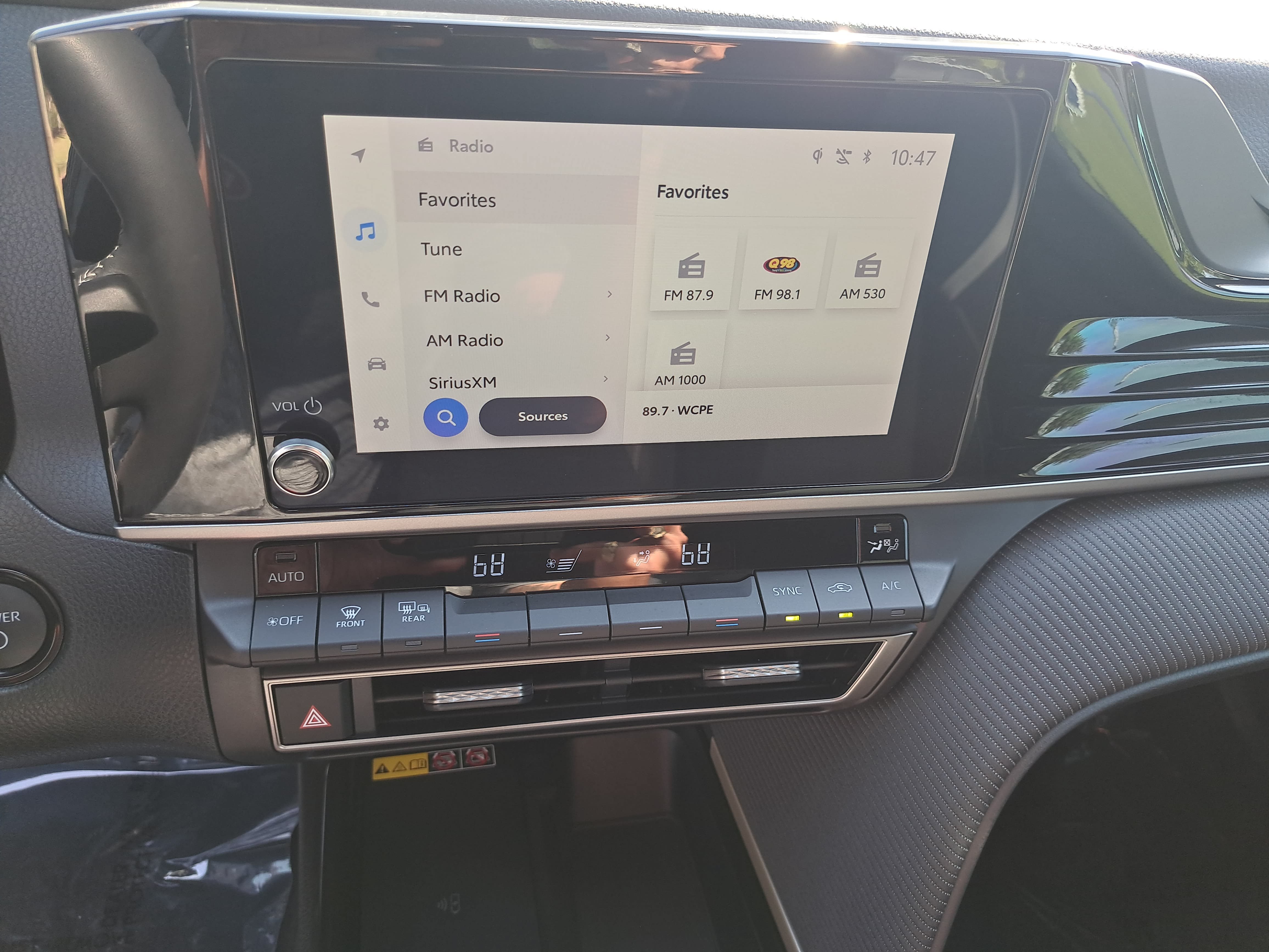 Used 2025 Toyota Camry SE w/ Convenience Package FWD image 18