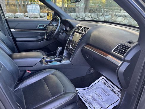 Used 2016 Ford Explorer Limited image 32