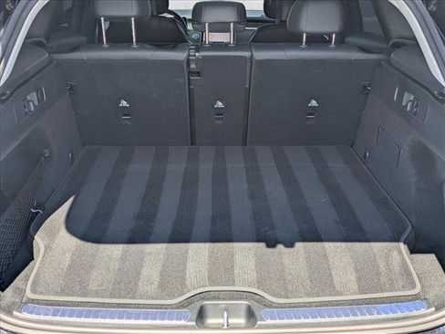 Used 2025 Mercedes-Benz GLC 350e 4MATIC image 6