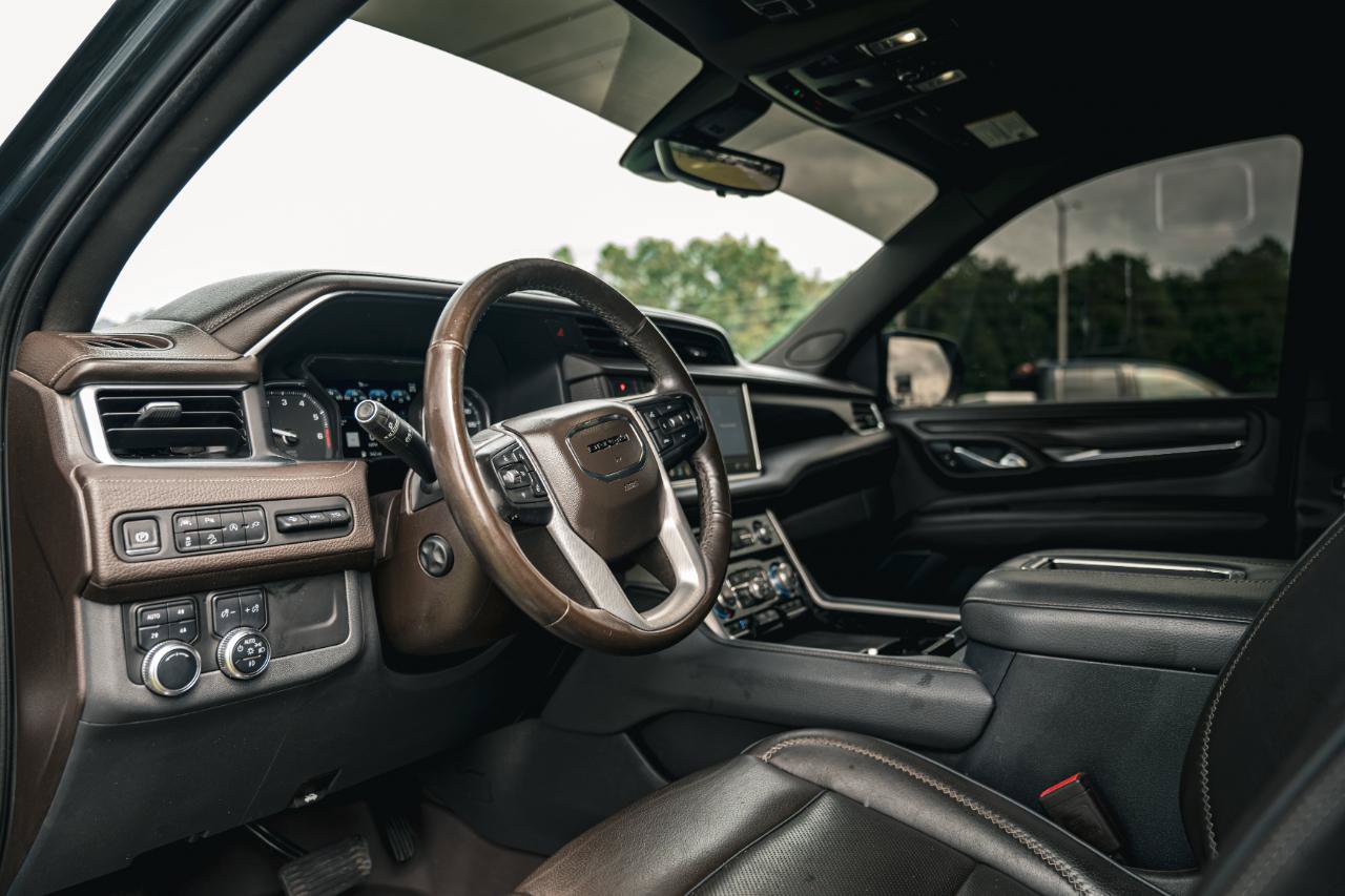 Used 2021 GMC Yukon Denali w/ Denali Premium Package AWD/4WD image 18