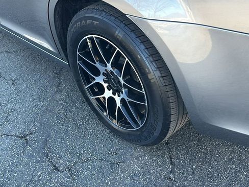 Used 2011 Chrysler 300 Limited image 9