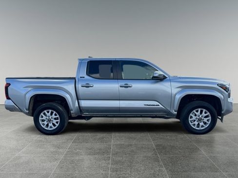 Certified 2025 Toyota Tacoma SR5 AWD/4WD image 7