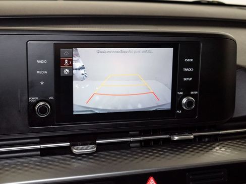 Certified 2023 Kia Carnival LX FWD image 18