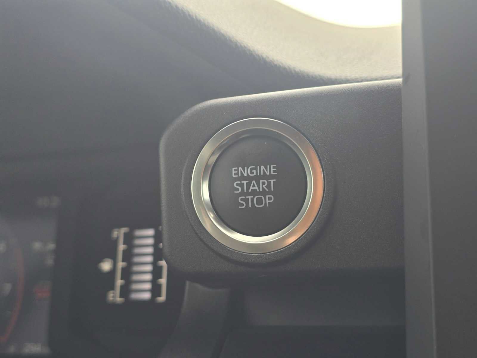 Certified 2025 Toyota 4Runner SR5 AWD/4WD image 30