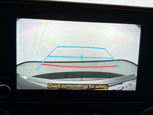 Used 2023 Toyota Highlander LE image 15