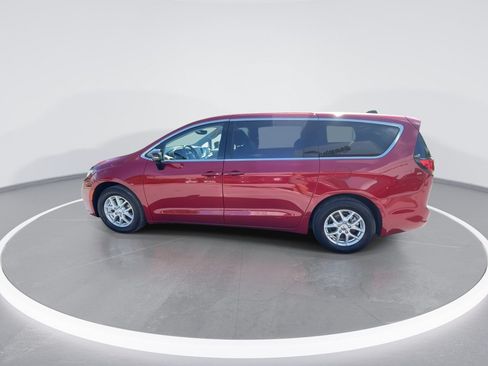 Used 2024 Chrysler Pacifica Touring-L FWD image 11