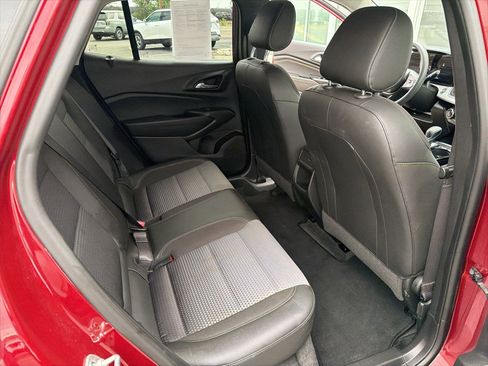 Used 2025 Chevrolet Trax LT FWD image 20