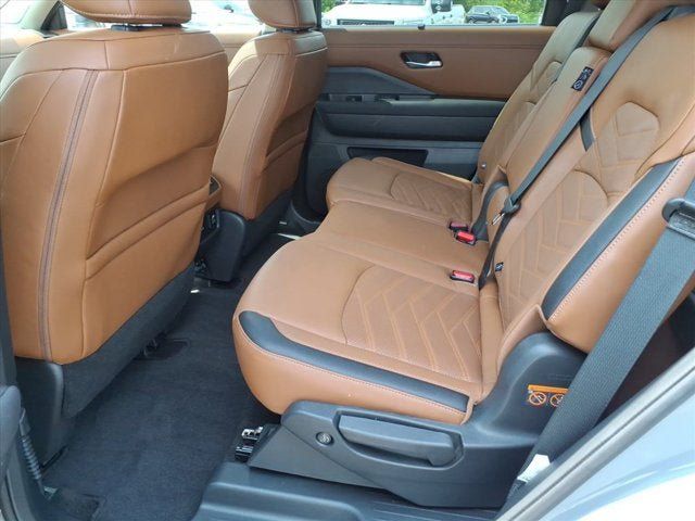 Certified 2025 Nissan Pathfinder Platinum w/ Cargo Package AWD/4WD image 5