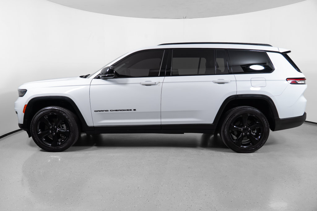 Used 2023 Jeep Grand Cherokee L Laredo RWD image 13
