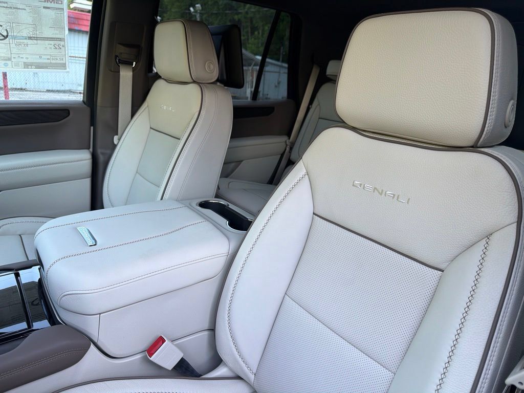 New 2026 GMC Yukon Denali w/ Denali Reserve Package AWD/4WD image 10