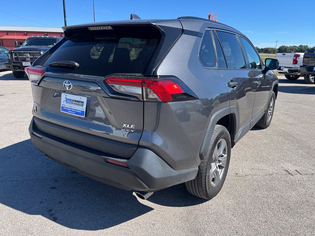Used 2025 Toyota RAV4 XLE AWD/4WD image 7