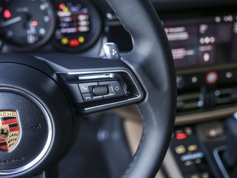 New 2026 Porsche Macan image 18