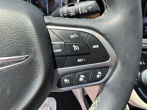 Used 2022 Chrysler Pacifica Limited w/ Uconnect Theater Family Group AWD/4WD image 22