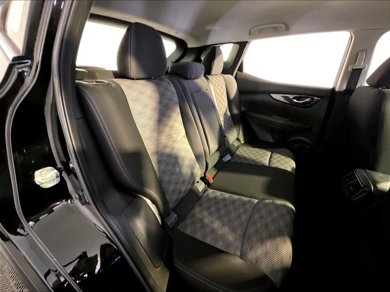 Used 2019 Nissan Rogue Sport SV AWD/4WD image 23