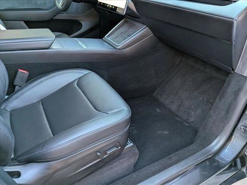 Used 2026 Tesla Model Y Long Range image 16